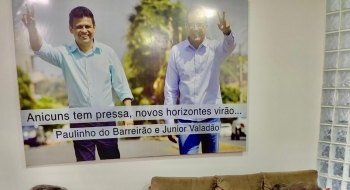 PREFEITO PAULINHO DO BARREIRÃO RECEBE UMA MOTONIVELADORA DESTINADA PELO SENADOR VANDERLAN CARDOSO AO MUNICÍPIO DE ANICUNS 